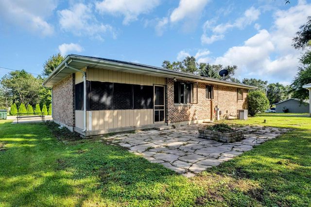 N2443 Giles DRIVE, Burlington, WI 53105