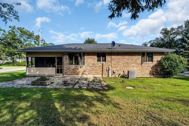 N2443 Giles DRIVE, Burlington, WI 53105