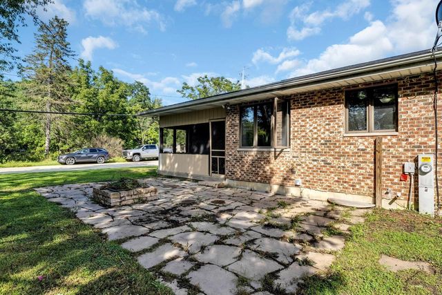 N2443 Giles DRIVE, Burlington, WI 53105