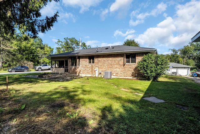 N2443 Giles DRIVE, Burlington, WI 53105