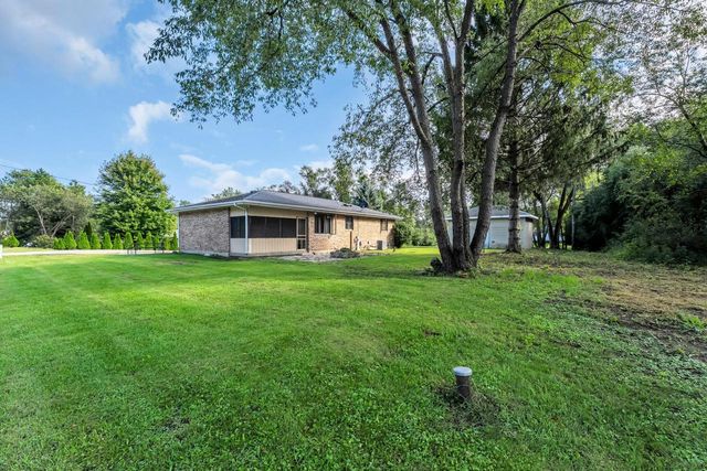 N2443 Giles DRIVE, Burlington, WI 53105