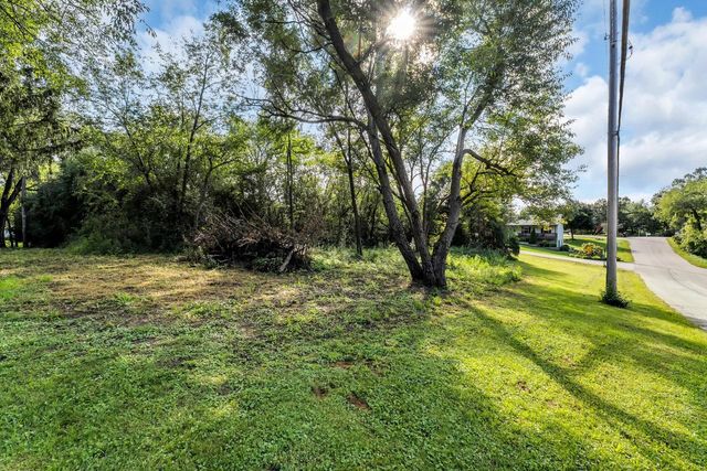 N2443 Giles DRIVE, Burlington, WI 53105
