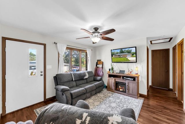 N2443 Giles DRIVE, Burlington, WI 53105