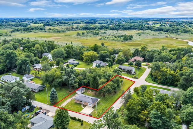 N2443 Giles DRIVE, Burlington, WI 53105