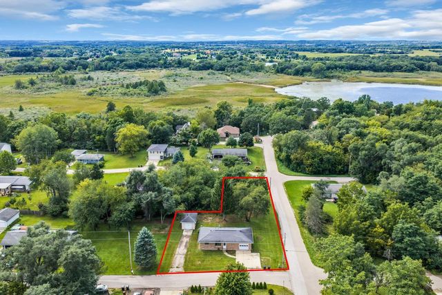 N2443 Giles DRIVE, Burlington, WI 53105
