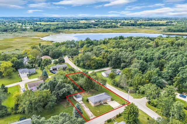 N2443 Giles DRIVE, Burlington, WI 53105