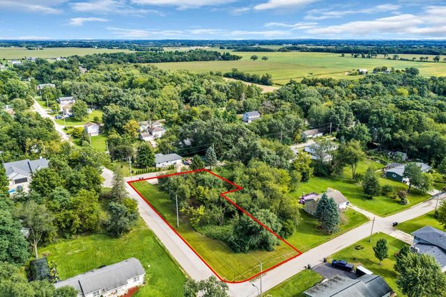 N2443 Giles DRIVE, Burlington, WI 53105
