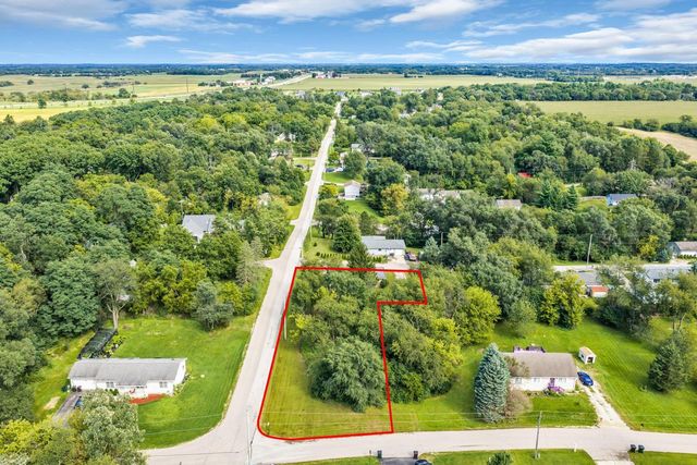 N2443 Giles DRIVE, Burlington, WI 53105