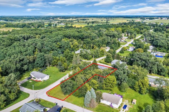 N2443 Giles DRIVE, Burlington, WI 53105