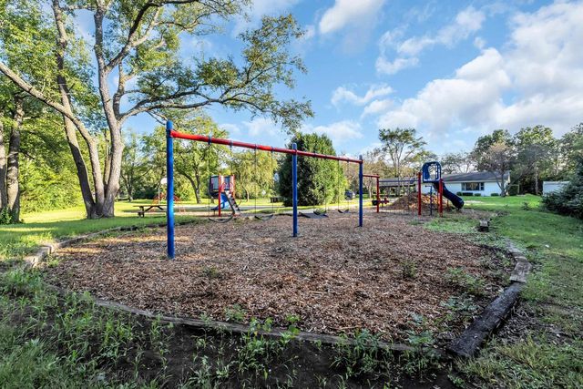 N2443 Giles DRIVE, Burlington, WI 53105