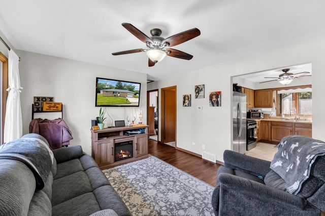 N2443 Giles DRIVE, Burlington, WI 53105