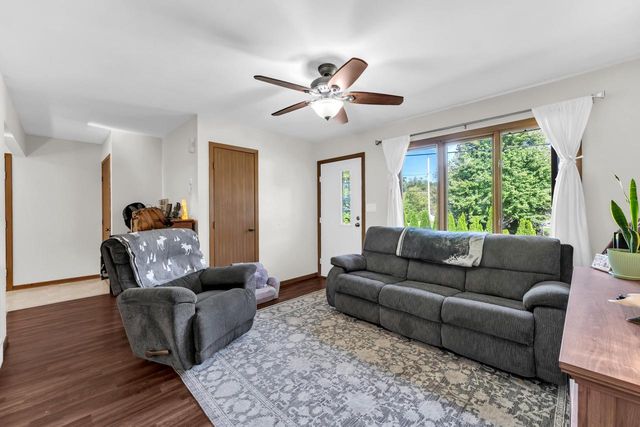 N2443 Giles DRIVE, Burlington, WI 53105
