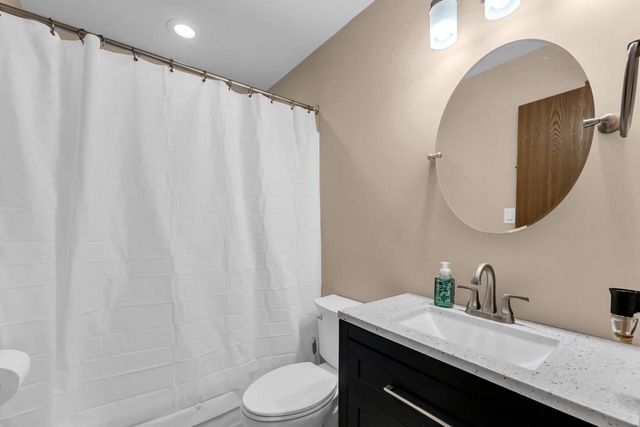 N2443 Giles DRIVE, Burlington, WI 53105