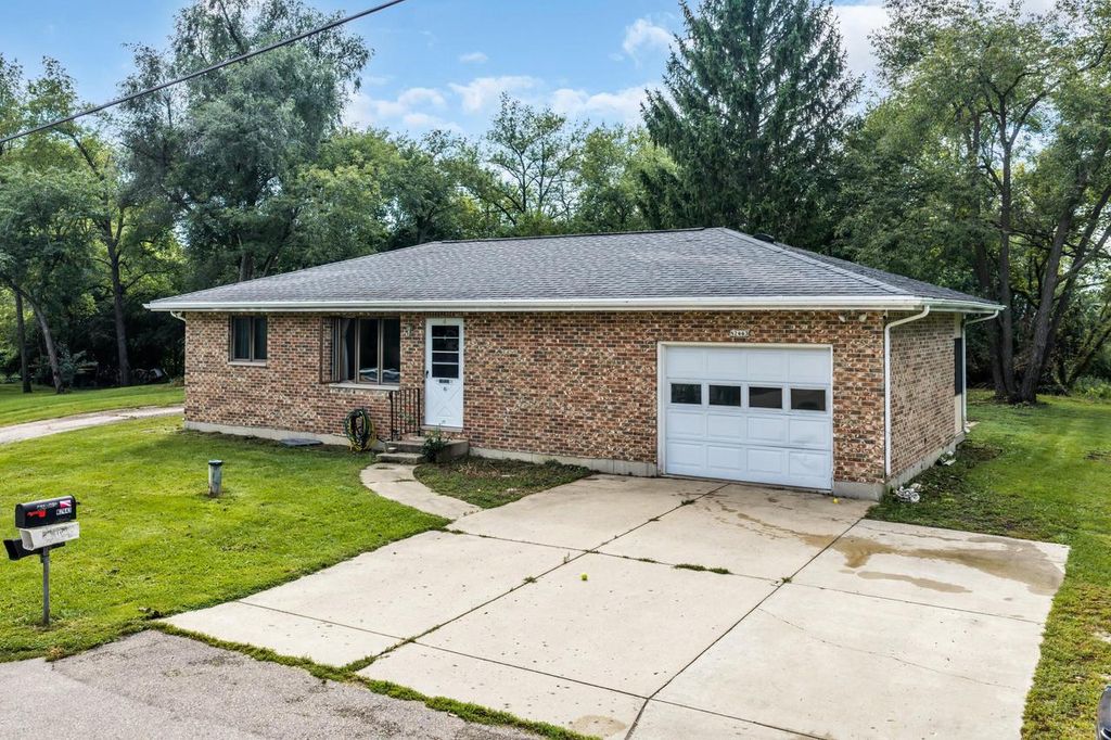 N2443 Giles DRIVE, Burlington, WI 53105