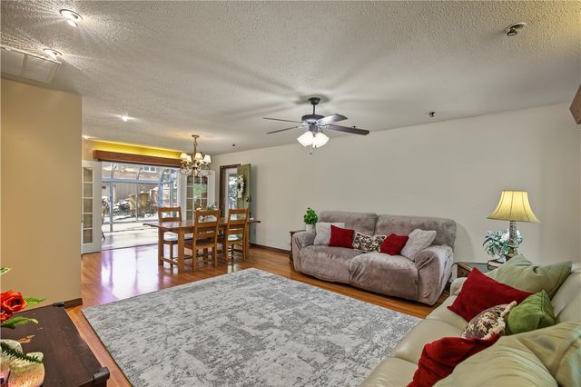 16 W Cardinal Court, Rogers, AR 72756