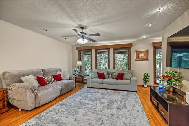 16 W Cardinal Court, Rogers, AR 72756