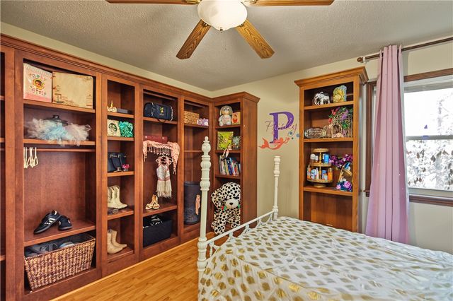 16 W Cardinal Court, Rogers, AR 72756