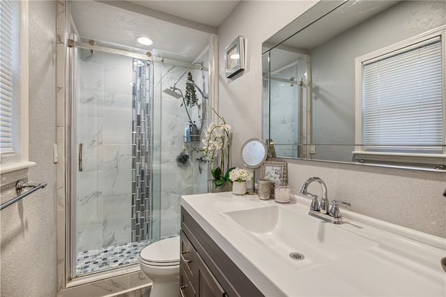 16 W Cardinal Court, Rogers, AR 72756