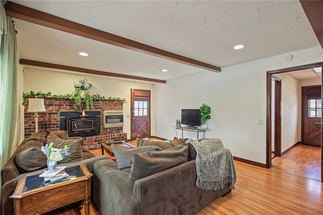 16 W Cardinal Court, Rogers, AR 72756
