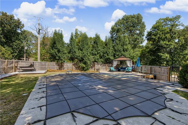 16 W Cardinal Court, Rogers, AR 72756