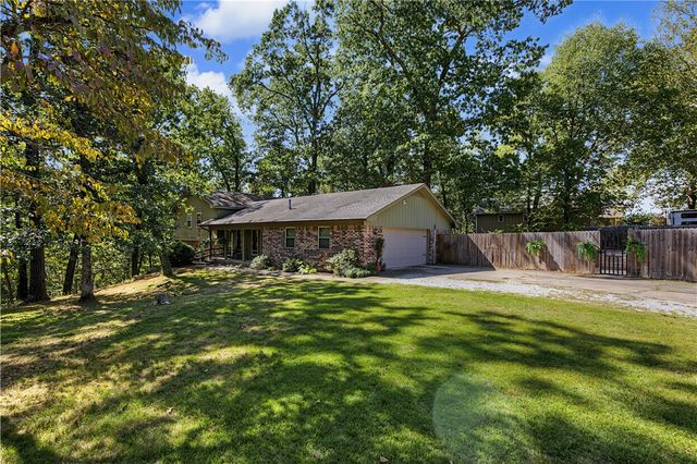 16 W Cardinal Court, Rogers, AR 72756