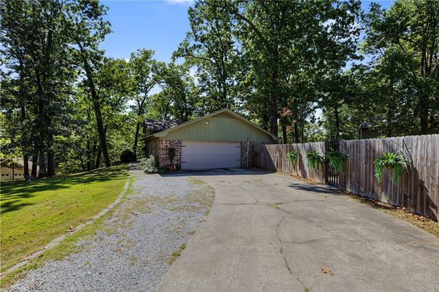 16 W Cardinal Court, Rogers, AR 72756