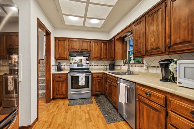 16 W Cardinal Court, Rogers, AR 72756