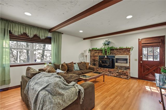 16 W Cardinal Court, Rogers, AR 72756