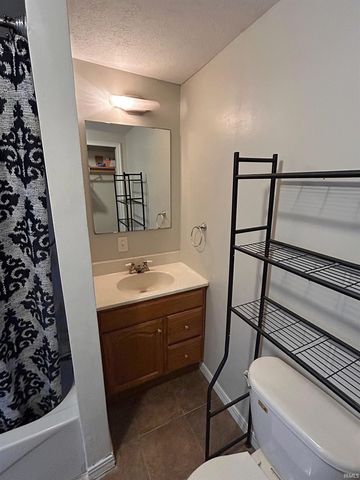 332 N Cavins Street, Bloomfield, IN 47424