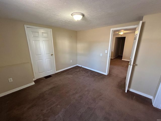 332 N Cavins Street, Bloomfield, IN 47424