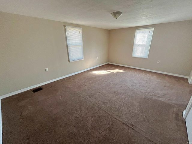 332 N Cavins Street, Bloomfield, IN 47424