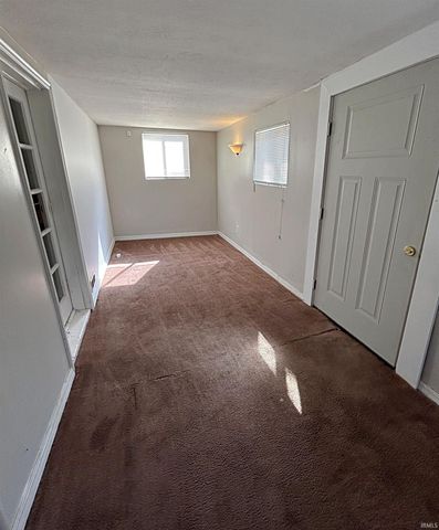 332 N Cavins Street, Bloomfield, IN 47424