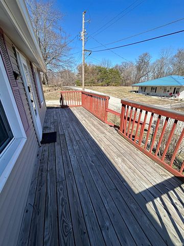 332 N Cavins Street, Bloomfield, IN 47424