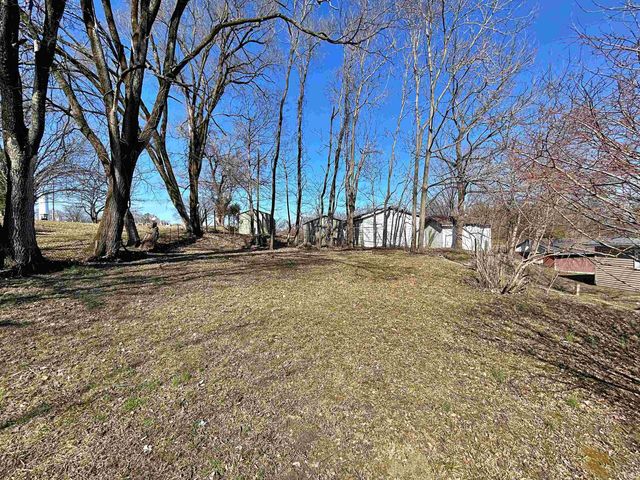 332 N Cavins Street, Bloomfield, IN 47424