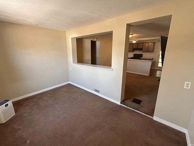 332 N Cavins Street, Bloomfield, IN 47424