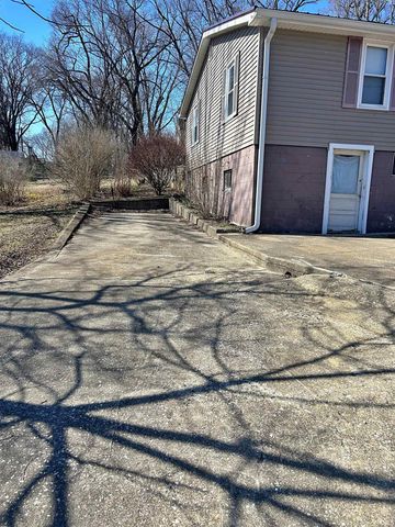 332 N Cavins Street, Bloomfield, IN 47424