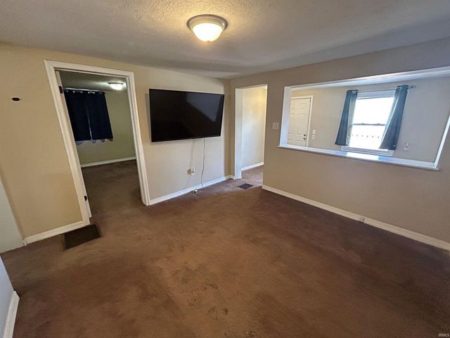 332 N Cavins Street, Bloomfield, IN 47424