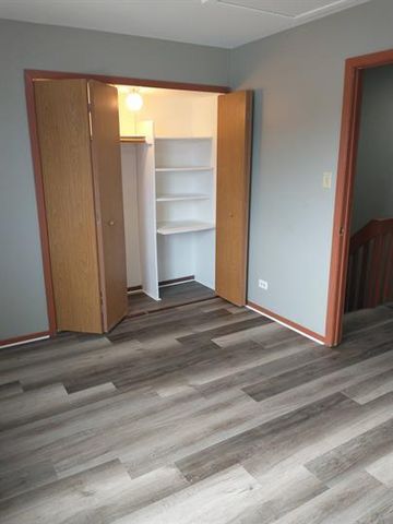 363 Meadow Green Lane 363, Round Lake Beach, IL 60073