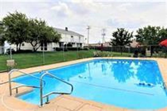 363 Meadow Green Lane 363, Round Lake Beach, IL 60073