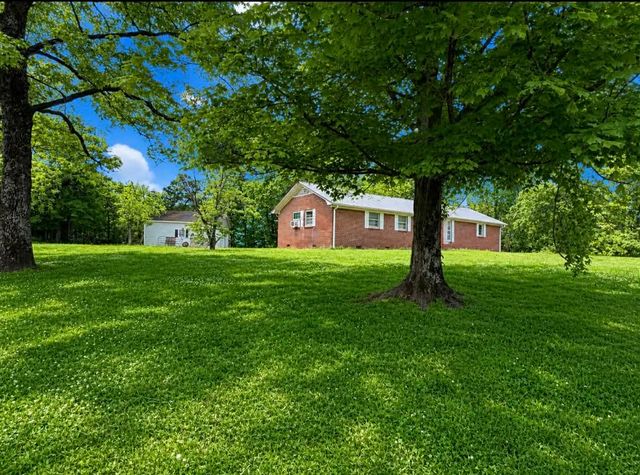 955 Rocky Rd, Pulaski, TN 38478