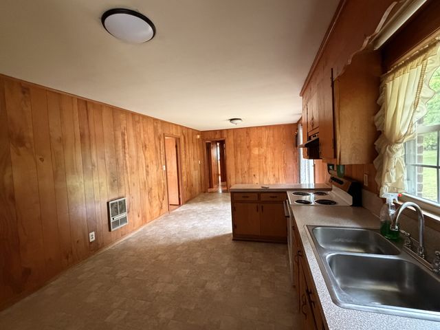 955 Rocky Rd, Pulaski, TN 38478