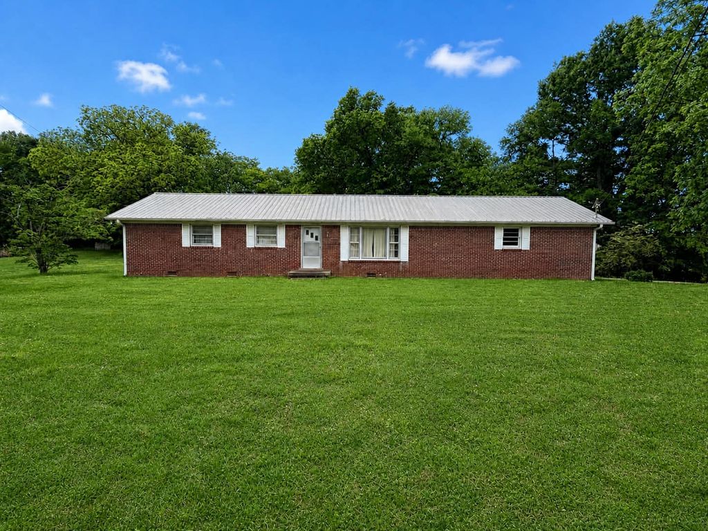 955 Rocky Rd, Pulaski, TN 38478