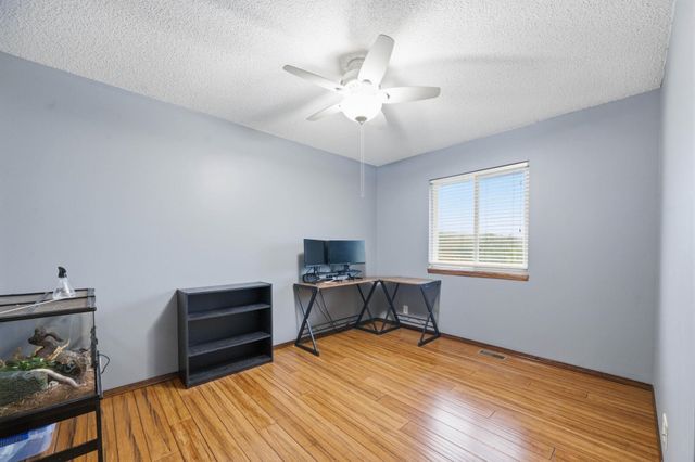 715 E Rolling View Dr, Park City, KS 67147