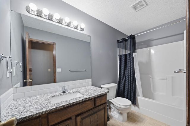 715 E Rolling View Dr, Park City, KS 67147