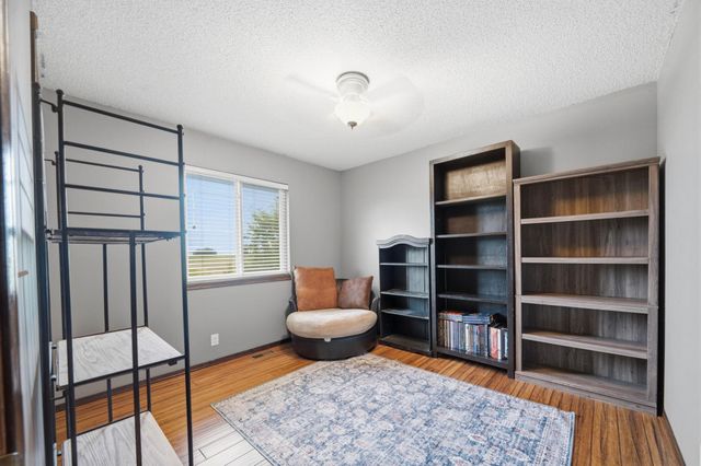 715 E Rolling View Dr, Park City, KS 67147