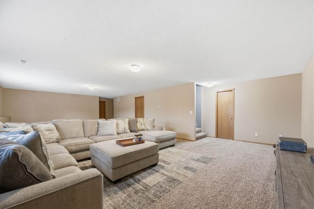 715 E Rolling View Dr, Park City, KS 67147
