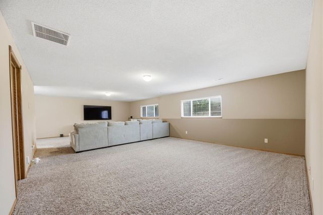 715 E Rolling View Dr, Park City, KS 67147