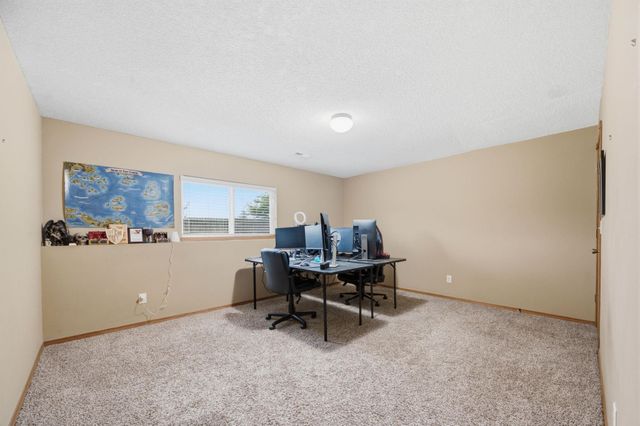 715 E Rolling View Dr, Park City, KS 67147