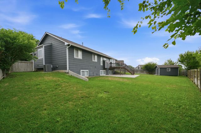 715 E Rolling View Dr, Park City, KS 67147