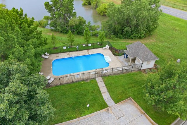 715 E Rolling View Dr, Park City, KS 67147